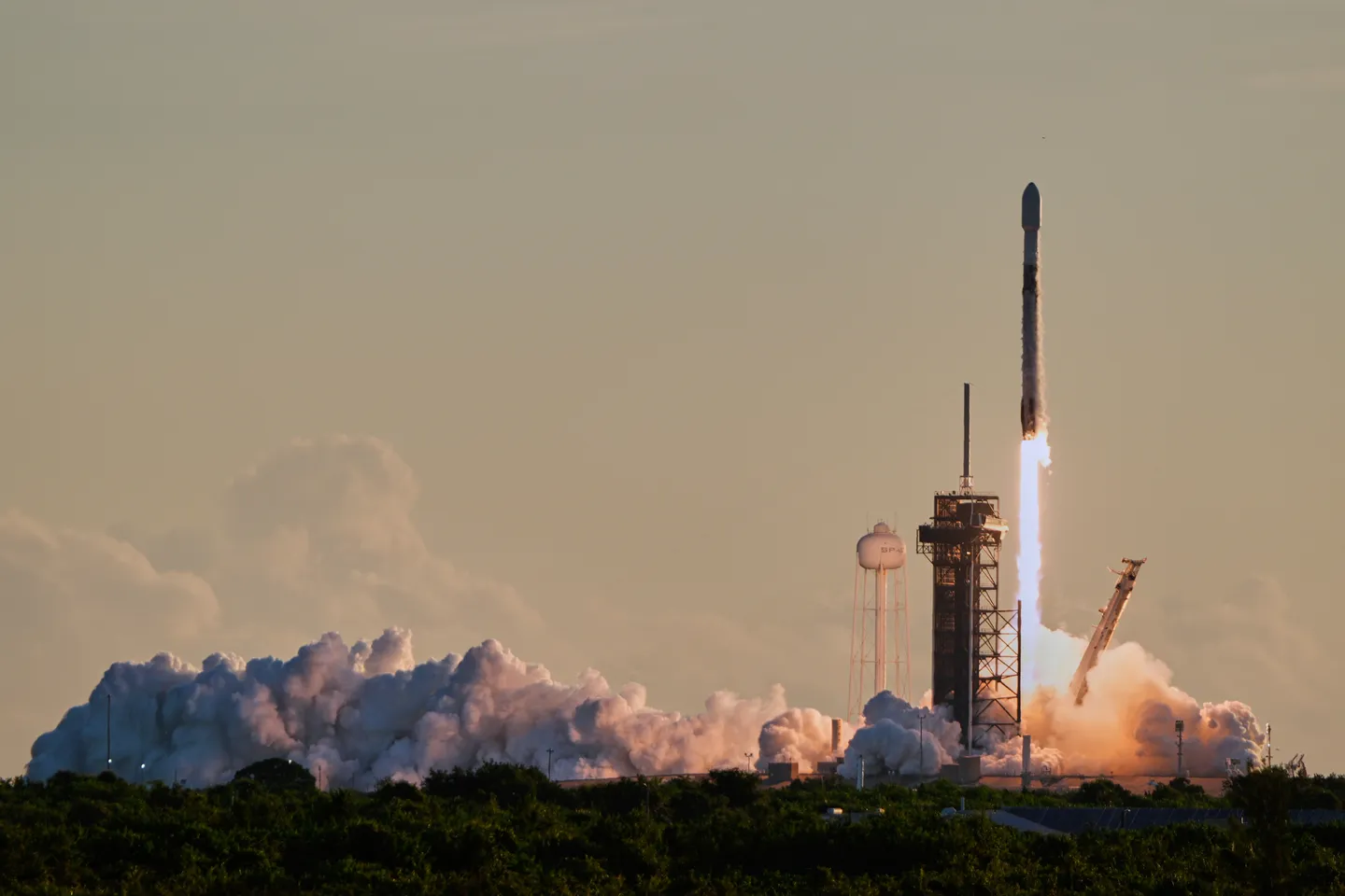 대한민국, 4번째 우주 임무 위해 누리호 발사대로 이송