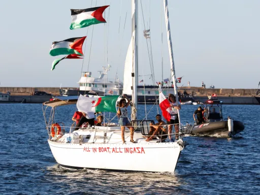 Flotilha Global Sumud relata explosões, drones e interferência nas comunicações