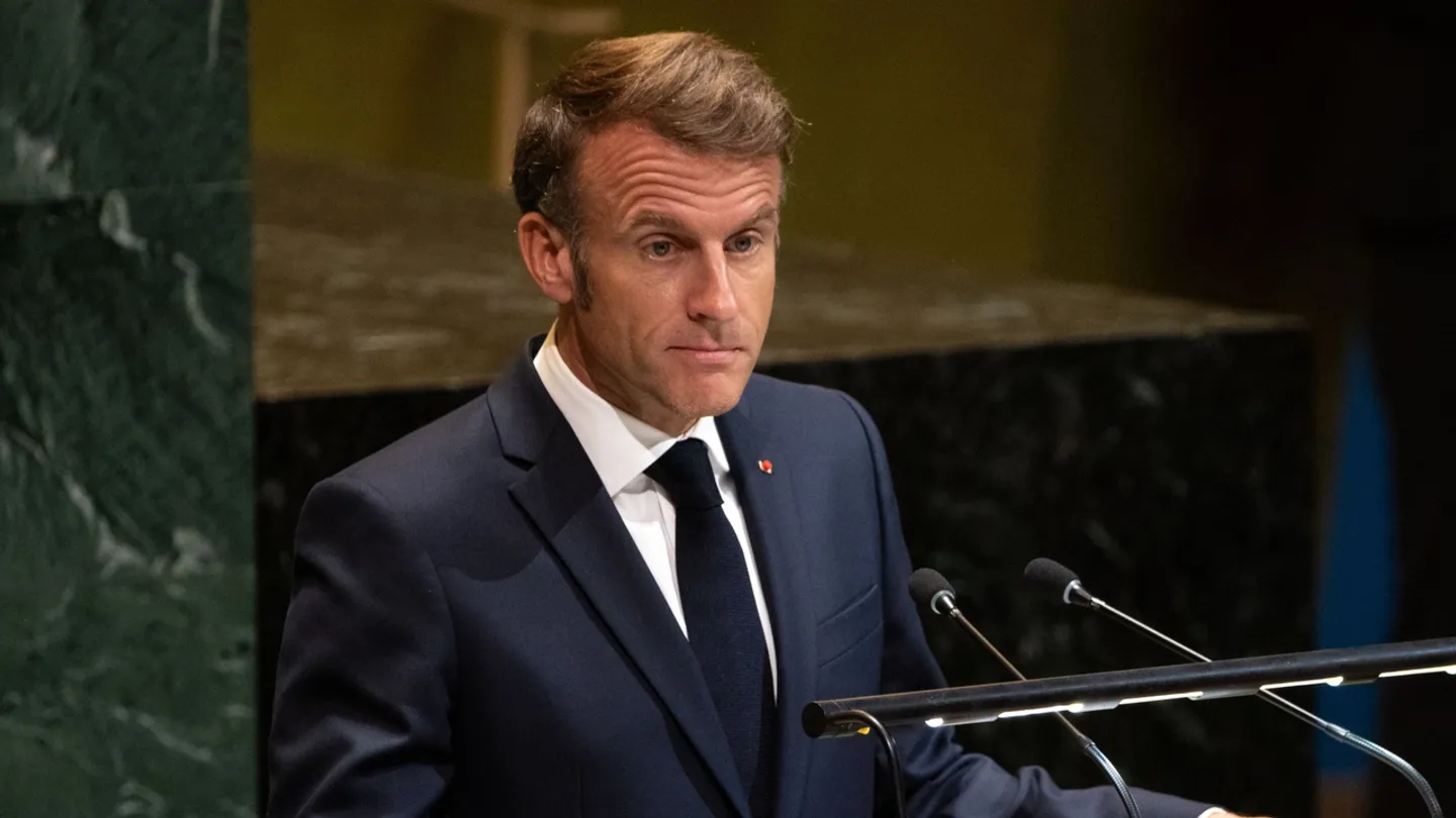 Makron: “İzrail kürşelärenä qarata daimi suğış xälendä  iminlek täêmin itä almıy”