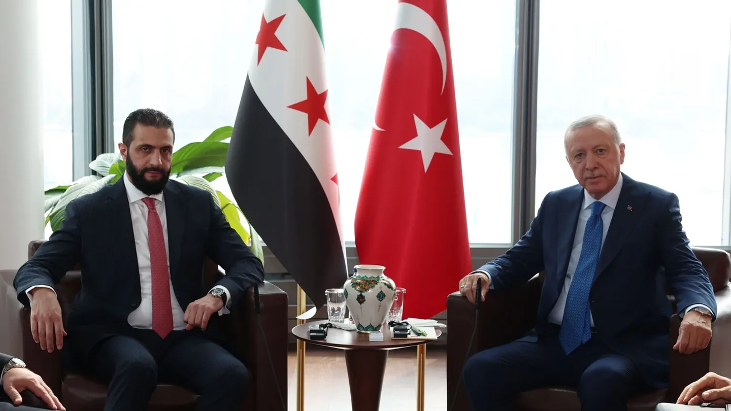 الرئيس أردوغان يلتقي الشرع في نيويورك ويؤكد تطلع تركيا لرفع العقوبات عن سوريا