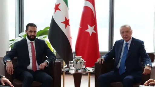 الرئيس أردوغان يلتقي الشرع في نيويورك ويؤكد تطلع تركيا لرفع العقوبات عن سوريا