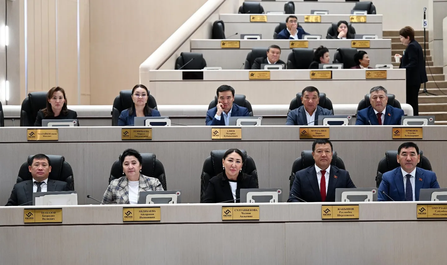 Кыргызстандын парламенти келерки шайлоо үчүн өзүн таратты