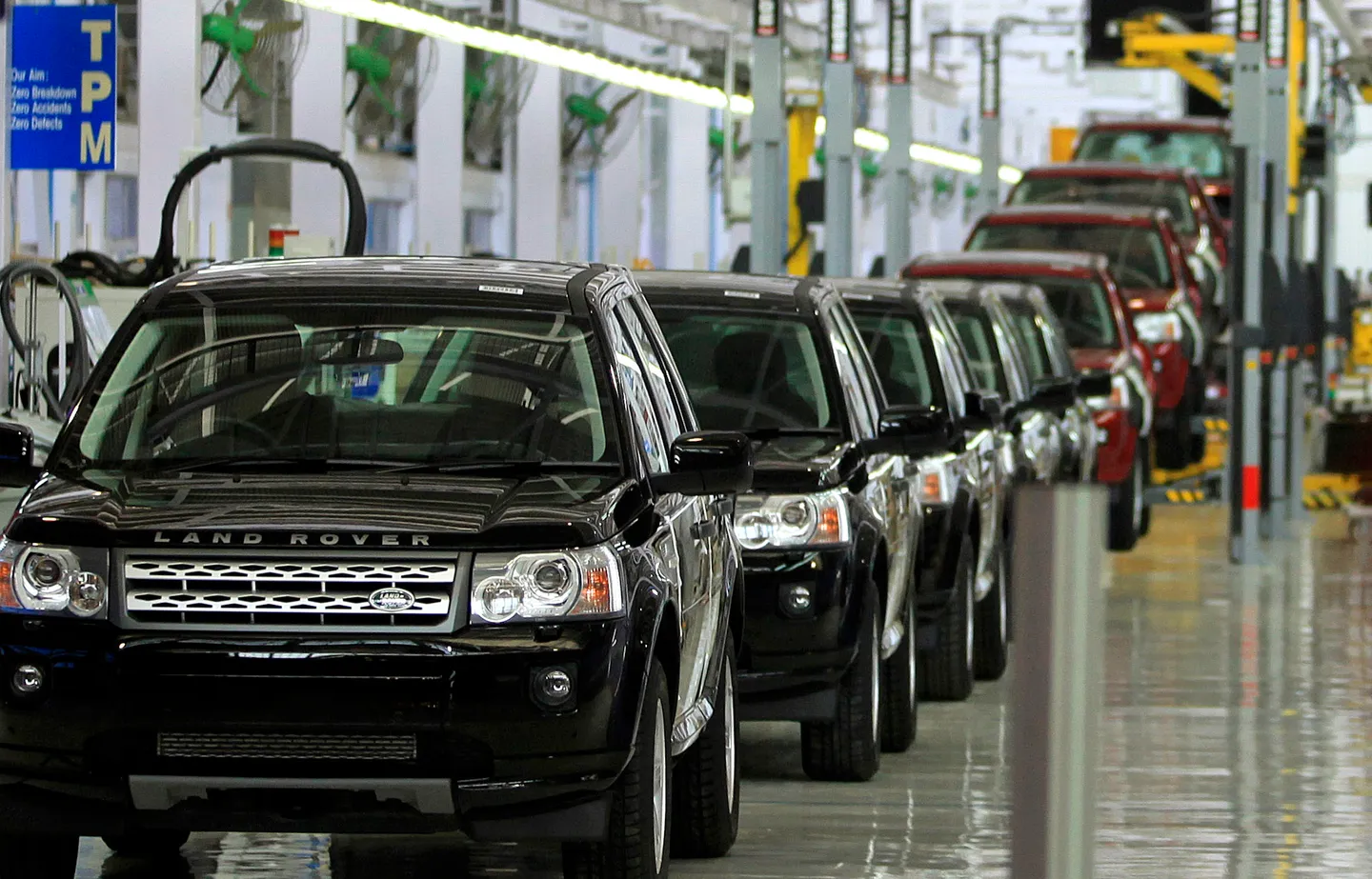 Jaguar Land Rover sebut sebagian sistem kembali beroperasi usai serangan siber