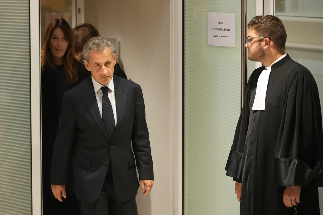 Un collectif d’avocats porte plainte contre Nicolas Sarkozy pour “outrage à magistrat”