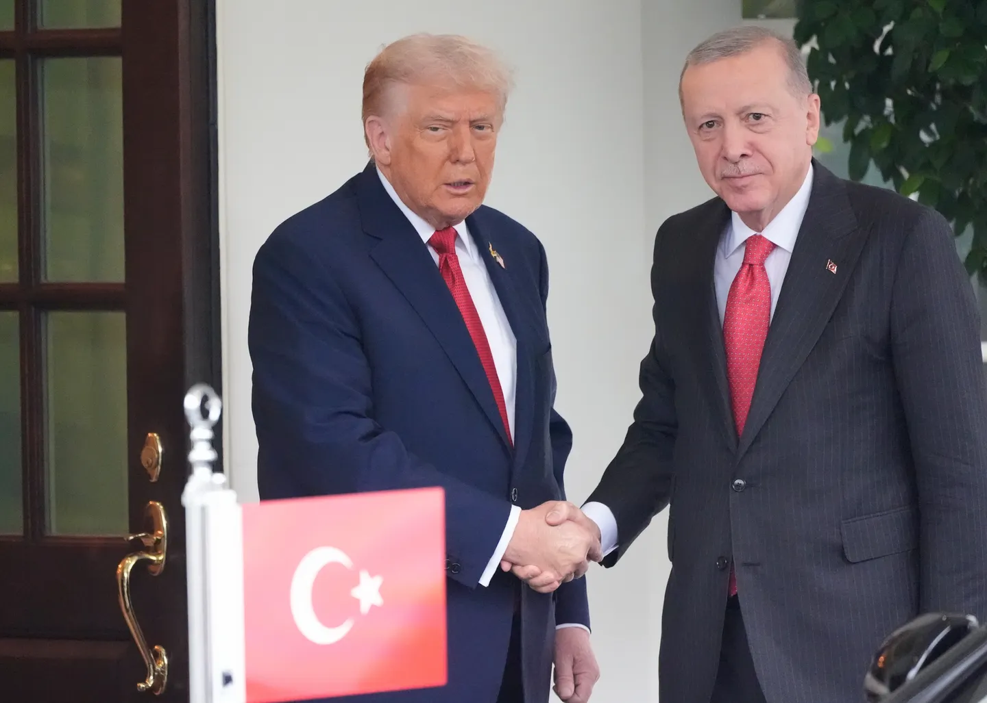 Presidenti turk Erdoğan largohet nga Shtëpia e Bardhë pas bisedimeve me Trumpin