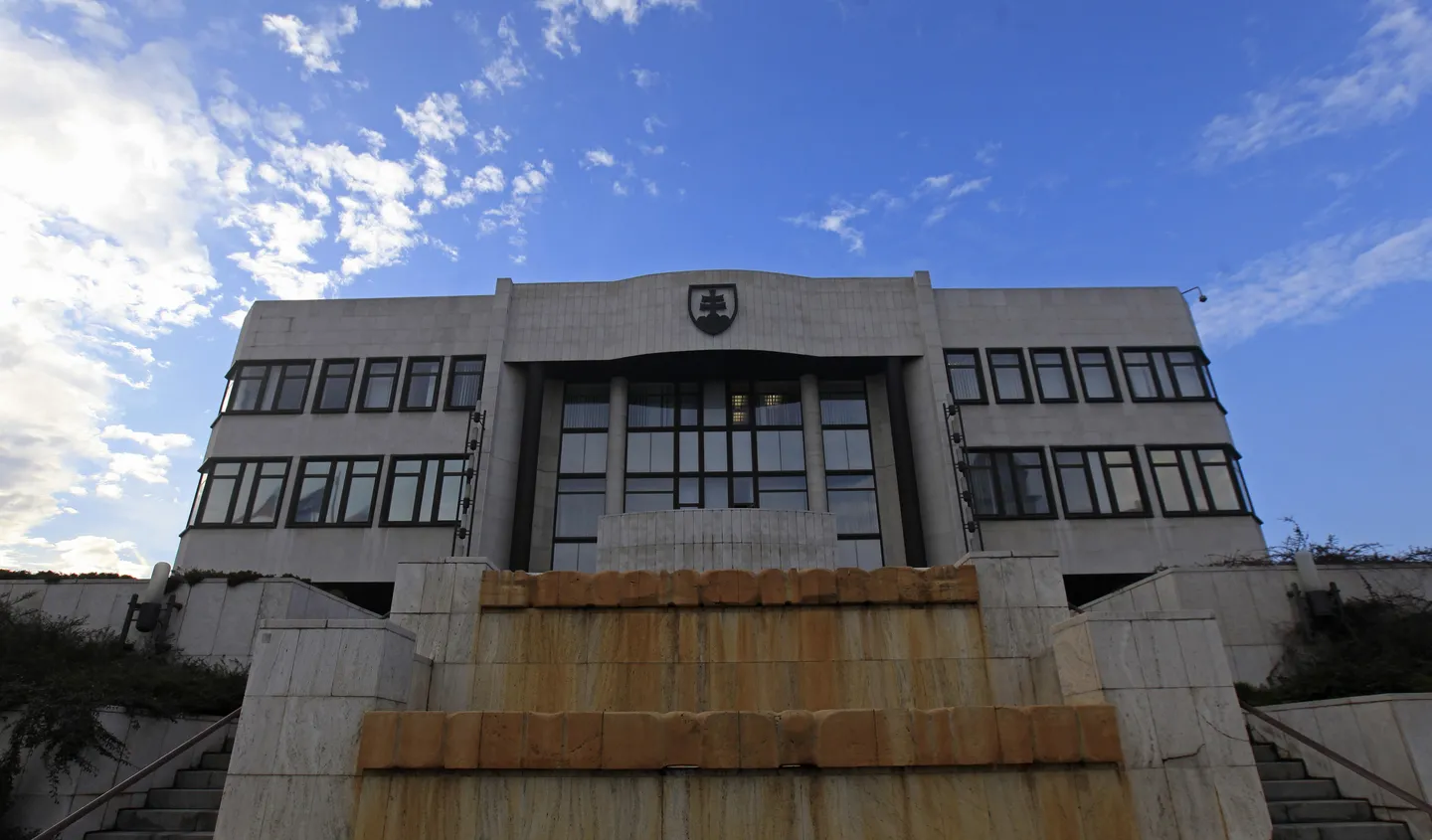 Slovakia's parliament approves constitutional change giving national law precedence over EU law