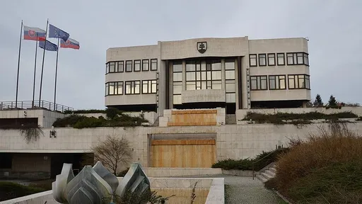 Parlamenti sllovak miraton ndryshim kushtetues që i jep përparësi ligjit kombëtar ndaj atij të BE-së