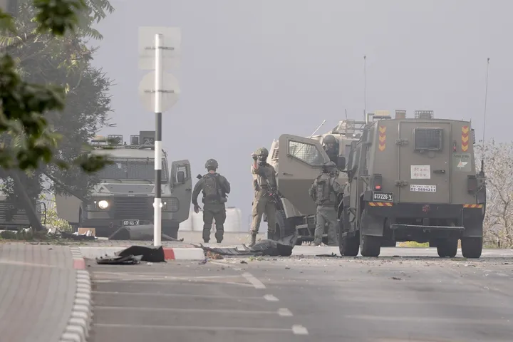 تجهيزات إسرائيلية لإطلاق الغاز السام بالضفة في رمضان واقتلاع 777 شجرة خلال أسبوع