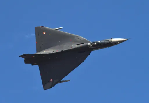 भारत ने 97 घरेलू लड़ाकू विमानों के लिए 7 अरब डॉलर के सौदे पर हस्ताक्षर किए