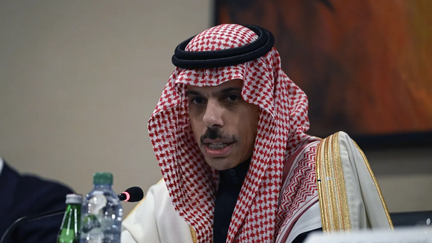 Soğud Ğaräbstanı Fälästin öçen koaliśiya qordı