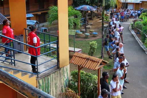 Seychelles elections: Long queues of voters in Africa's smallest country