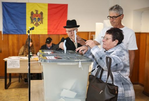 Moldovans Vote in Pivotal Election Amid Russian Interference Accusations, Choosing Between Pro-EU and Pro-Russia Paths
