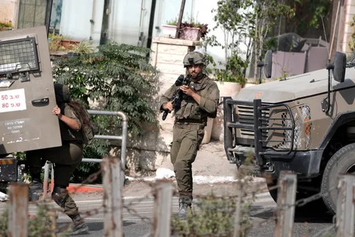 الاحتلال يصيب فلسطينيين في الضفة.. ومستوطنون يهاجمون قرى ويعتدون عن مواطنين