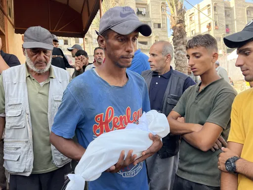 عشرات الشهداء ومئات الجرحى في قصف إسرائيلي يستهدف منازل وتجمعات مدنية بغزة