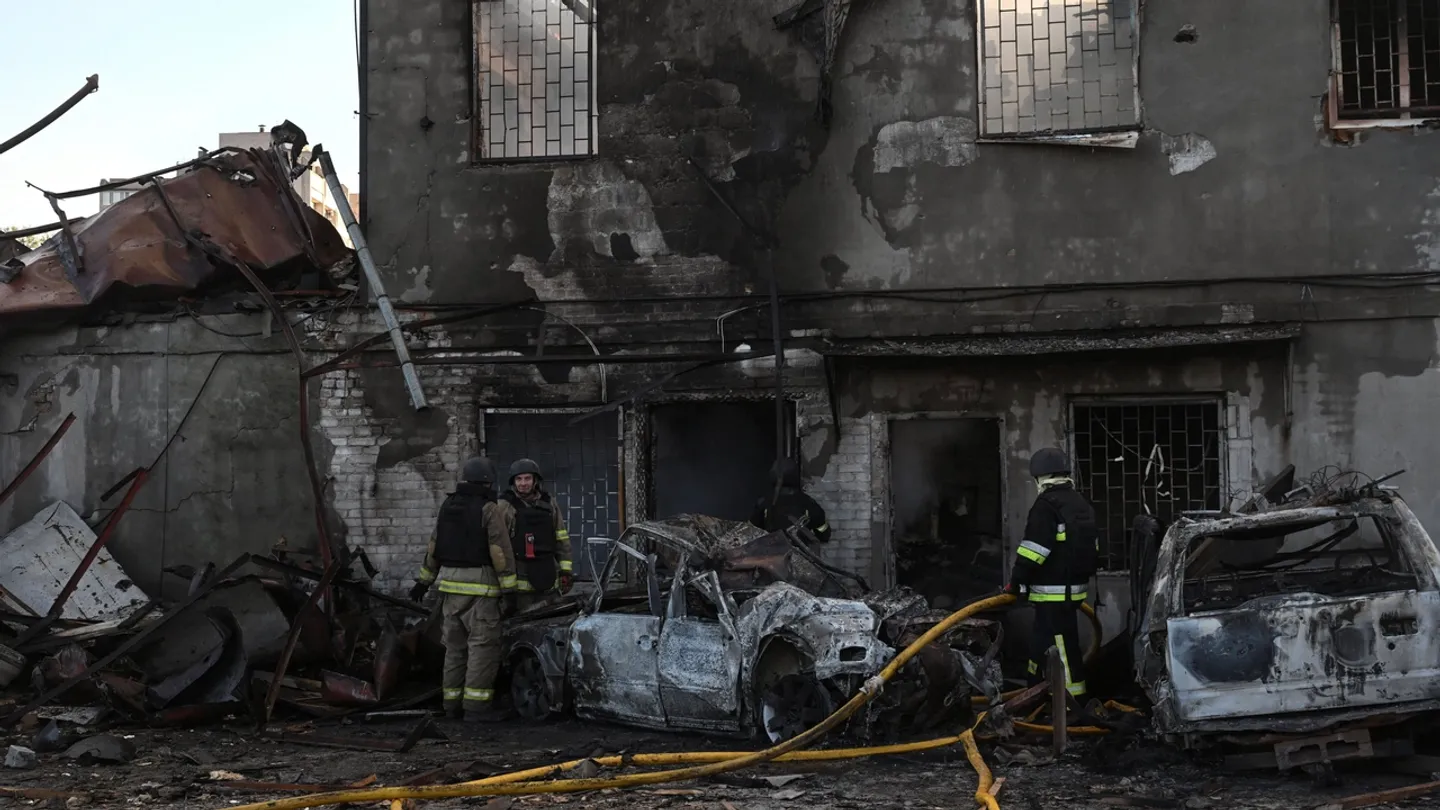 Kiev: Rússia bombardeia Ucrânia com "centenas" de drones e mísseis