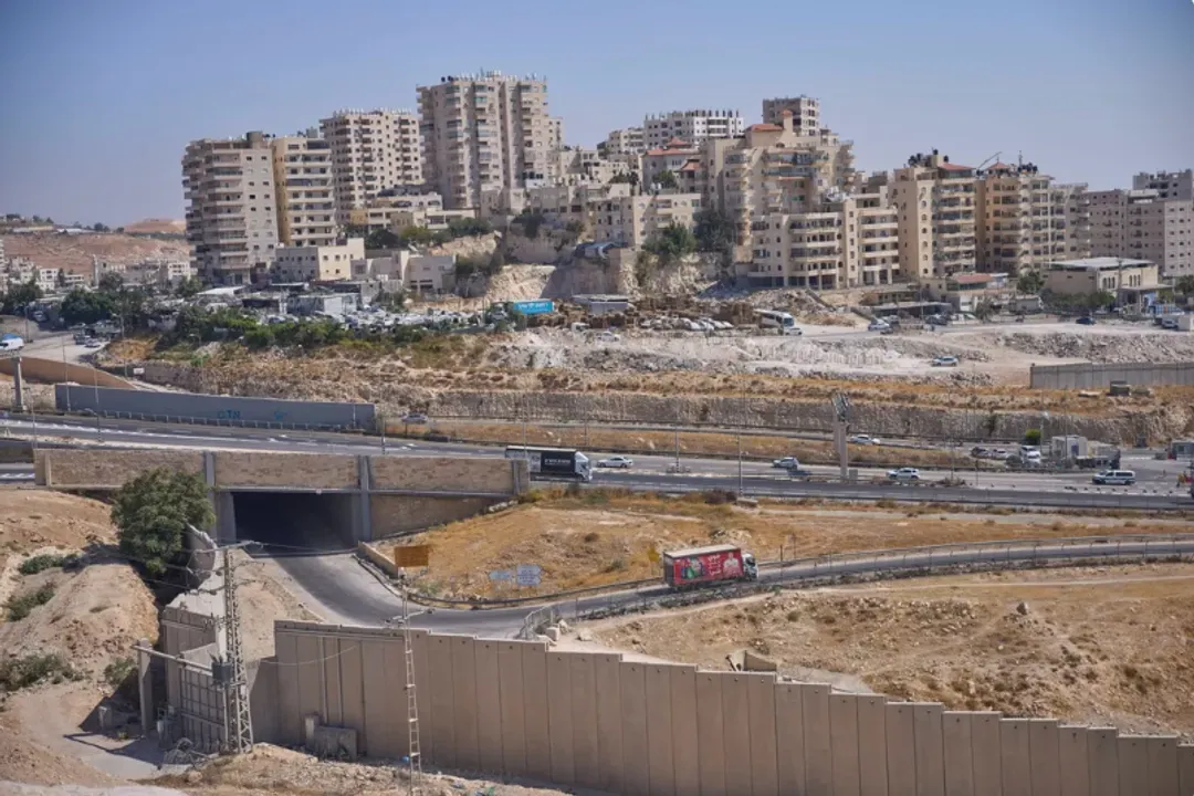 ¿Quién financia la expansión de los asentamientos israelíes ilegales en Cisjordania ocupada?