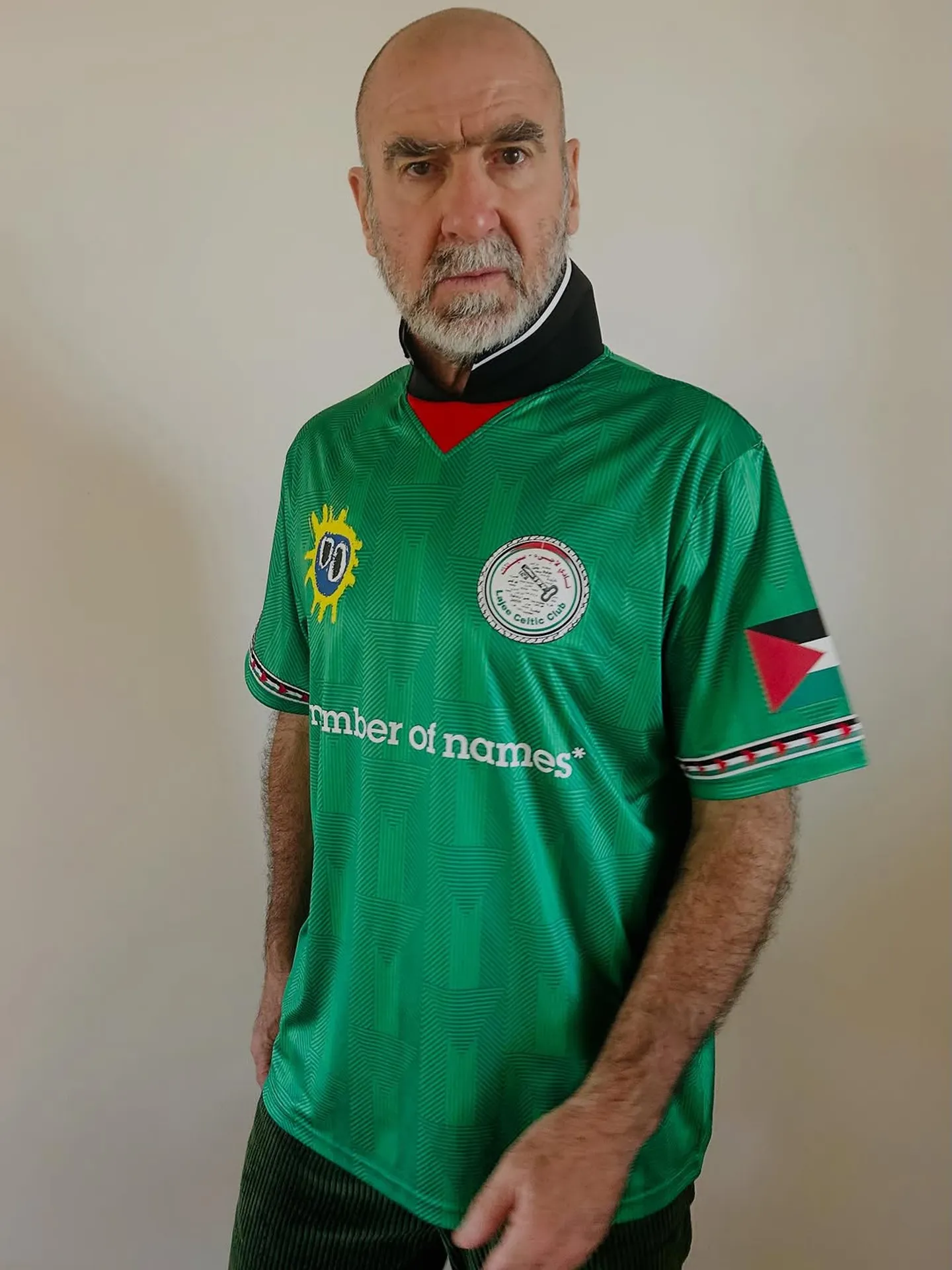 Eric Cantona u dresu tima iz palestinskog izbjegličkog kampa na okupiranoj Zapadnoj obali