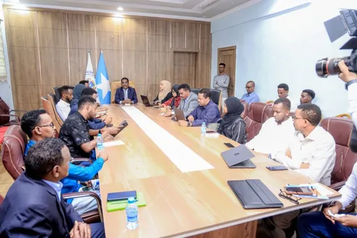 Wasiirka Arrimaha Gudaha Soomaaliya oo shir guddoomiyey kulan ku saabsan dadaallada xasillinta