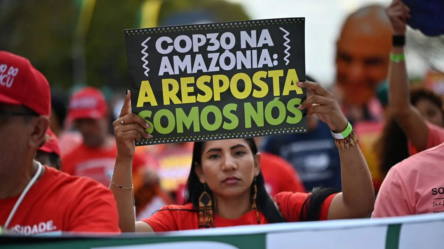 Ativistas apelam a que COP30 articule justiça climática com reparações por crimes históricos