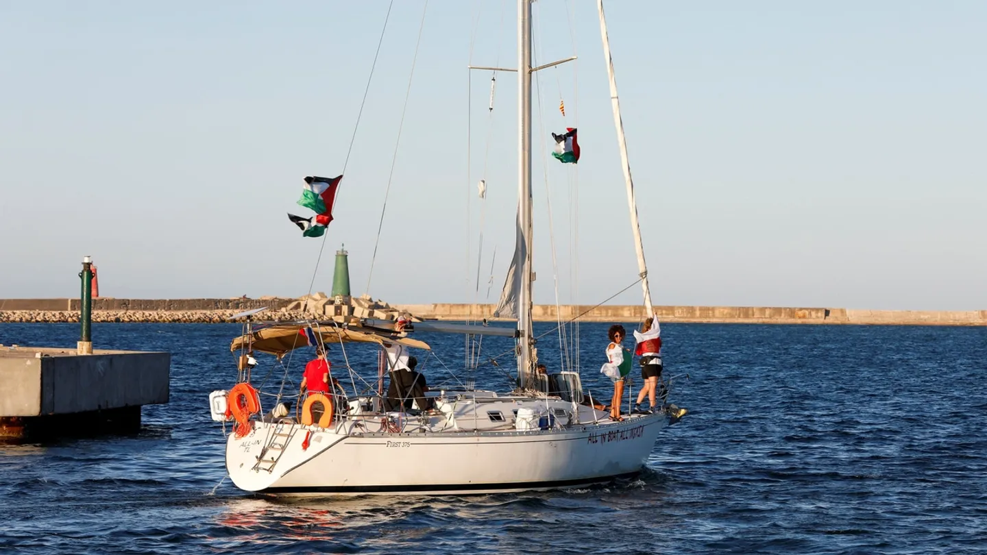 Flotilha de ajuda humanitária Global Sumud com destino a Gaza aproxima-se da costa norte do Egito