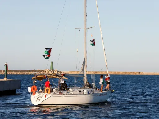 Flotilha de ajuda humanitária Global Sumud com destino a Gaza aproxima-se da costa norte do Egito