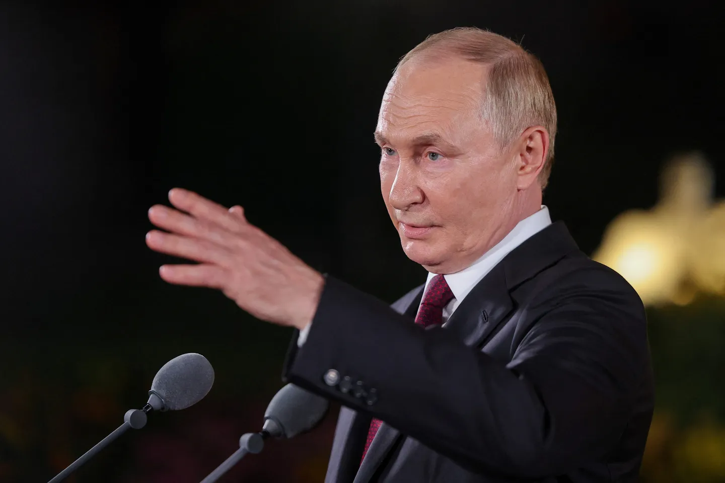 Putin ready to meet Zelenskyy, but insists it must be in Moscow