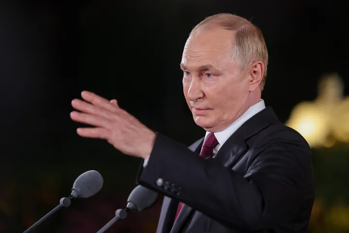 Putin ready to meet Zelenskyy, but insists it must be in Moscow