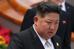 김정은 북한 국무위원장, 우원식 대한민국 국회의장과 악수 나눠… 의장실 발표