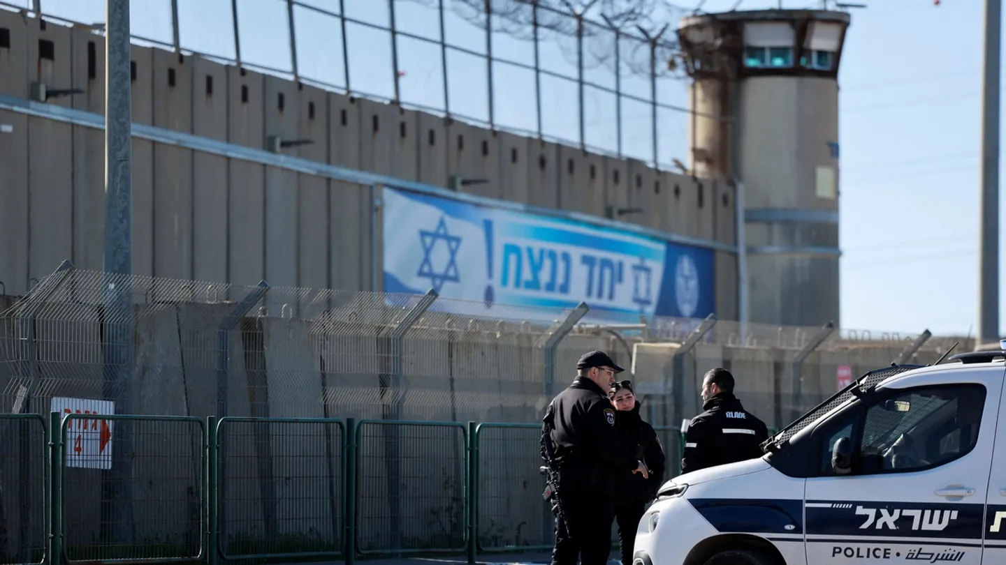 بينهم 49 امرأة و400 طفل.. ارتفاع عدد الأسرى الفلسطينيين بسجون الاحتلال إلى 11 ألفاً و100