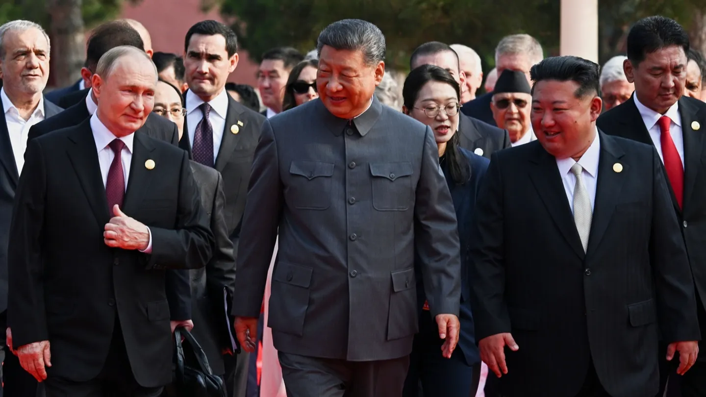 Xi recebe líderes mundiais em Pequim no maior desfile militar da China