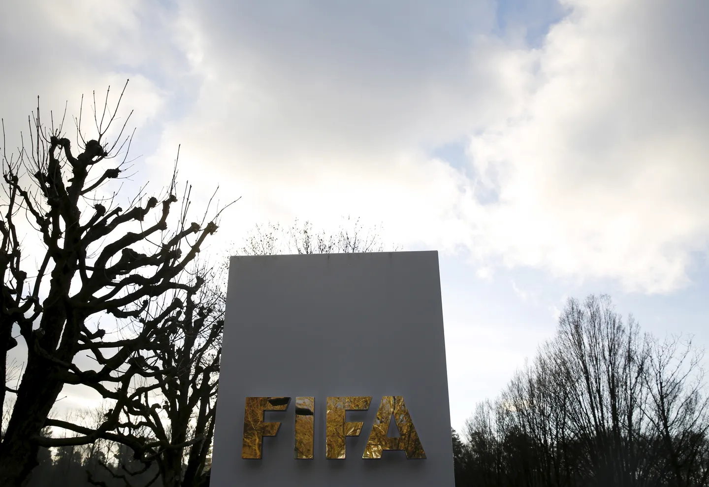 FIFA kaznila HNS s 32.000 eura zbog ponašanja navijača na utakmici Hrvatska - Crna Gora