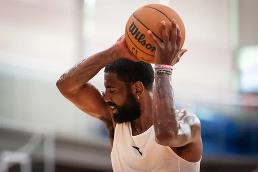 Ylli i NBA-së Kyrie Irving ndryshon fotografinë e profilit me imazh të një fëmije palestinez