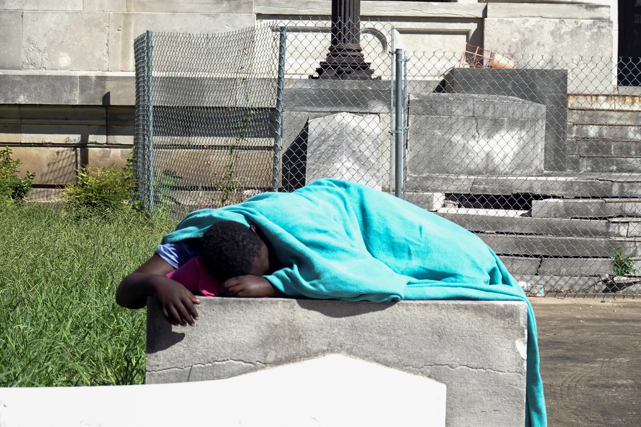 Belgische Rechtsstaat Onder Druk: Mensenrechteninstituut Roept Politici tot Orde