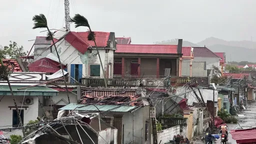 Número de mortos aumenta no Vietname à medida que o tufão Bualoi traz mais destruição