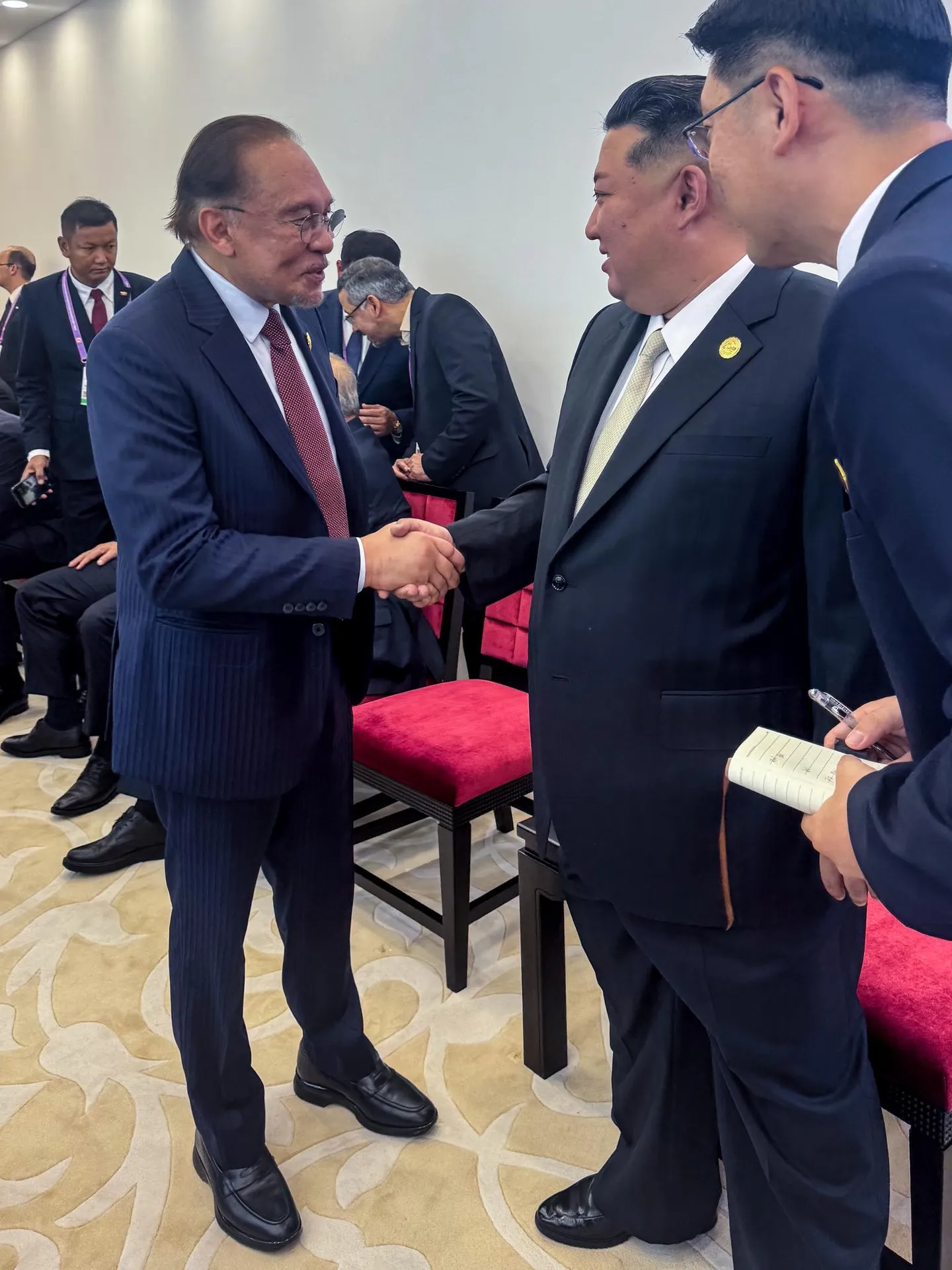 Anwar Ibrahim bertemu dengan Kim Jong Un di Beijing