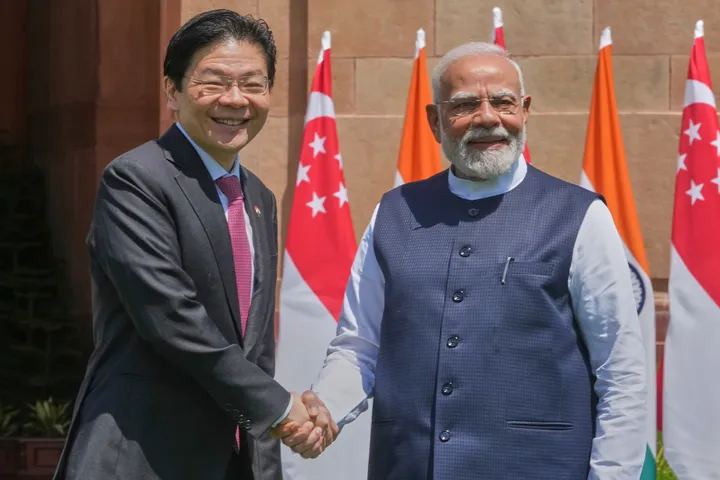 भारत, सिंगापुर रक्षा तकनीक, ए आई, मानवरहित जहाजों में सहयोग बढ़ाएंगे