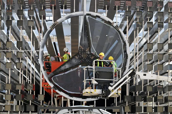 Gewinn bei Mercedes 2025 um knapp die Hälfte eingebrochen