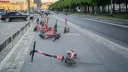6 000 felparkerade elsparkcyklar flyttades – kostnad: 2,4 miljoner kronor för Stockholm i augusti