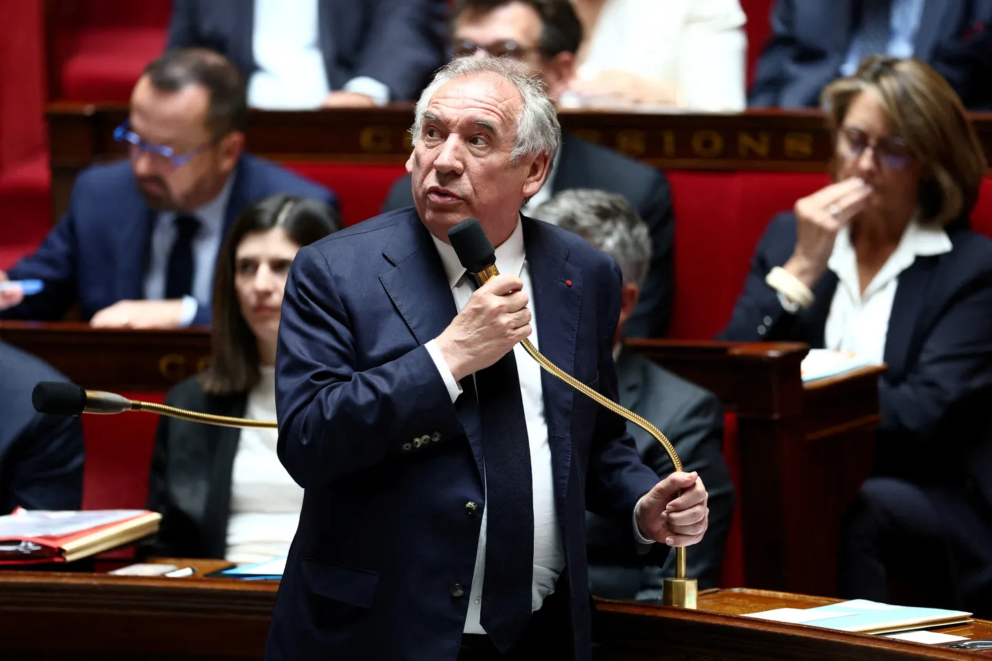 Во францускиот парламент денес се гласа за доверба на владата на Франсоа Бајру