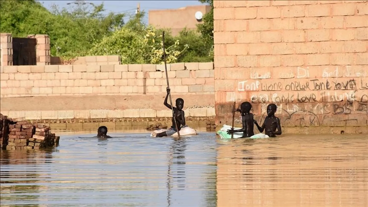 السودان.. نزوح 581 أسرة وانهيار مئات المنازل جراء السيول