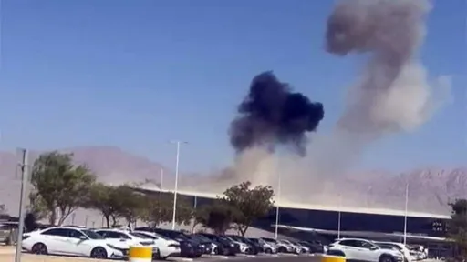 قادمة من اليمن.. إصابتان جراء سقوط مسيّرة في مطار رامون الإسرائيلي