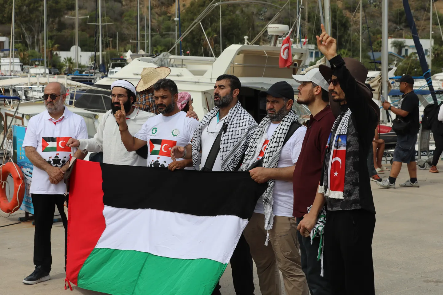 بينهم عشرات الأتراك.. 150 ناشطاً يستعدون للمشاركة في "أسطول الصمود" بعد وصوله إلى تونس