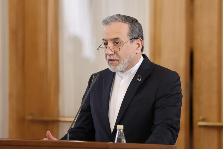 د ایران د بهرنیو چارو وزیر عباس عراقچي روسیې ته ورسېد.