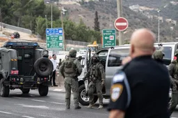 Policia izraelite bastis shtëpinë e një ministreje të afërt me Netanyahun në hetim për korrupsion