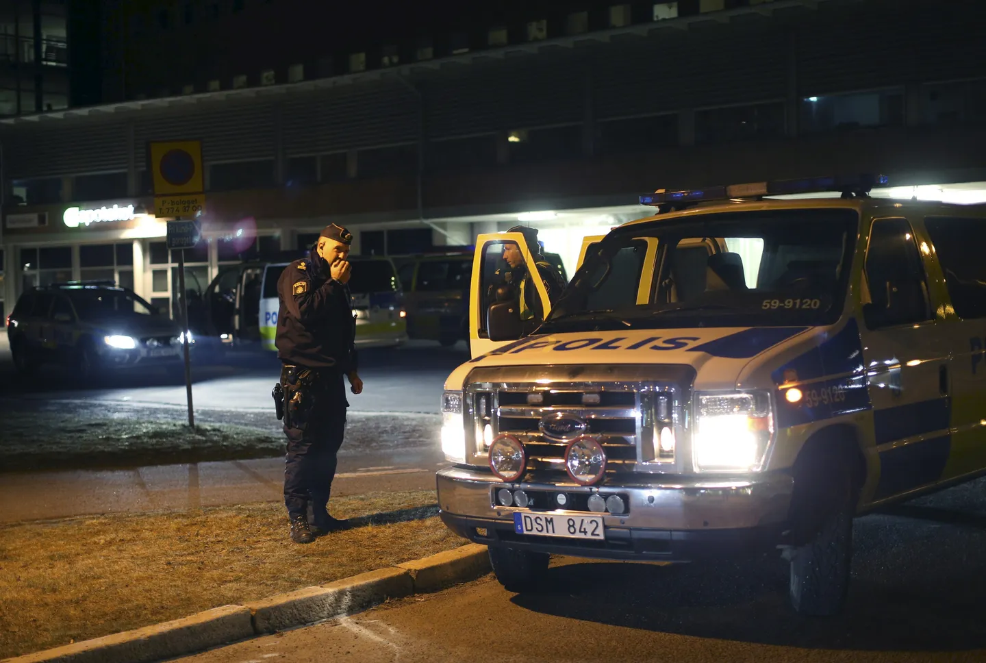 Hitwomen: hur tonårsflickor utnyttjas i svenska brottskrig