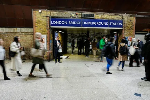 Greve massiva no metro de Londres perturba milhões e provoca caos generalizado entre os passageiros