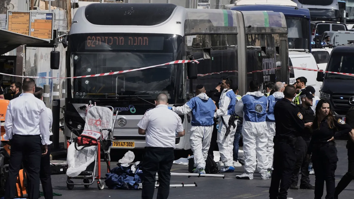 6 قتلى إسرائيليين بإطلاق نار بالقدس واستشهاد المنفذَين.. وحماس: عملية بطولية رداً على جرائم الاحتلال