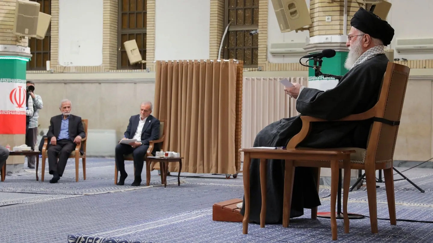 دیدار علی خامنه‌ای با رئیس‌جمهور و هیئت وزیران ایران