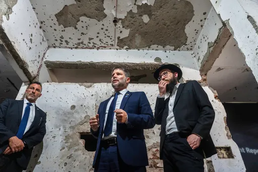 סמוטריץ' מציע לתקוף 20-30 בניינים בדאחייה על כל טיל איראני