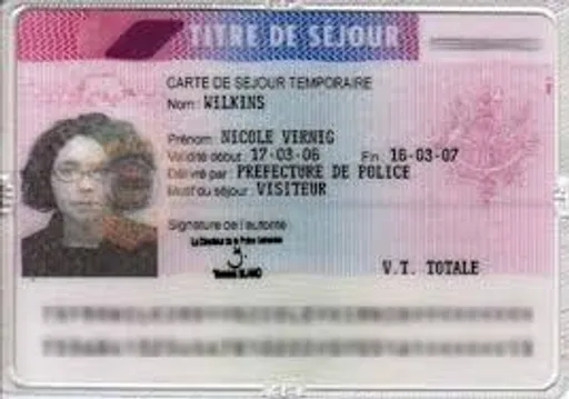 La France durcit les critères pour obtenir une carte de séjour